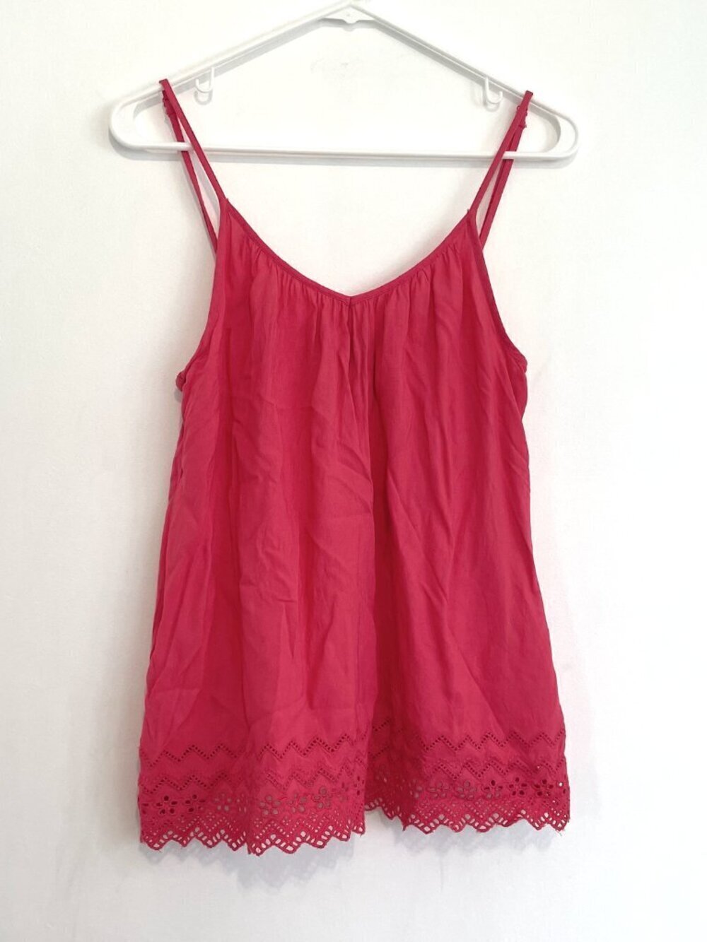 GAP Eyelet Tank Raspberry Pink Crochet Trim Rayon V-Neck Sleeveless Blouse Top M